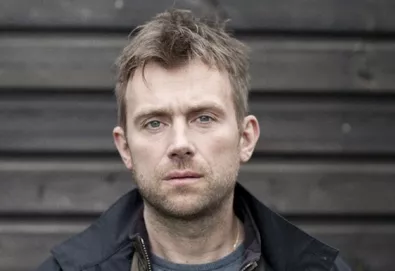 Damon Albarn, líder do Blur, estreia novo vídeo