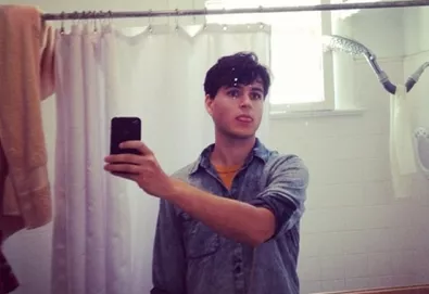 Vocalista do Vampire Weekend defende os "selfies"