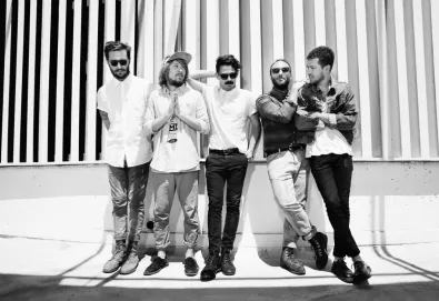 Local Natives lançará novo álbum - 'Sunlit Youth' - em setembro
