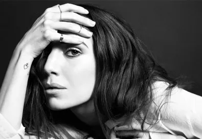 Lykke Li cancela datas de shows alegando cansaço e problemas de saúde