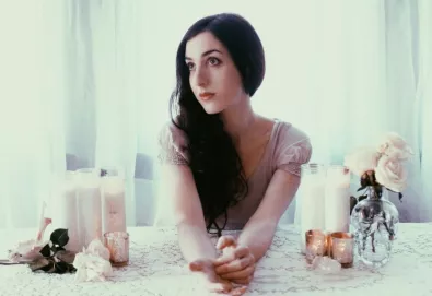 Marissa Nadler lança "I Can’t Listen To Gene Clark Anymore", canção com participação de Sharon Van Etten