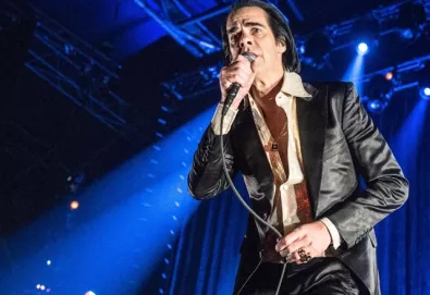Nick Cave e Bobby Gillespie, do Primal Scream, cantam juntos em Londres