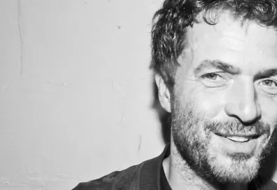 Philippe Zdar, integrante do duo francês Cassius, morre ao cair de edifício em Paris