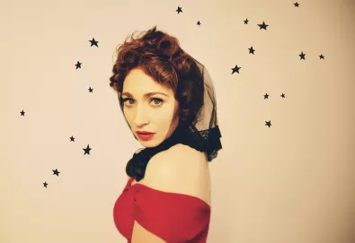 Regina Spektor lança nova música , “Birdsong”