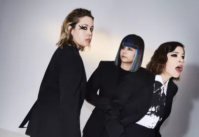 Sleater-Kinney confirma novo álbum, ‘The Center Won’t Hold’; Ouça o single “The Future Is Here”