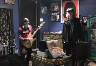 Mark Lanegan and Dylan Carlson play Galaxie 500's “Summertime”