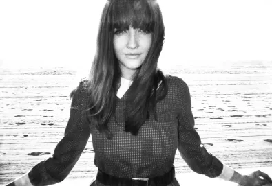 La Sera - "Losing to the Dark"